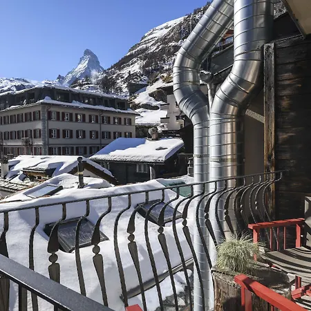 Unique Hotel Post-2